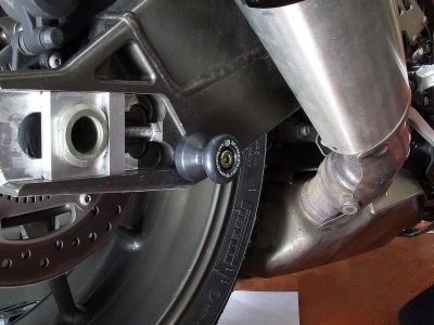 M8 Ochranné špulky do kyvky (pár), BMW S1000RR, černé
